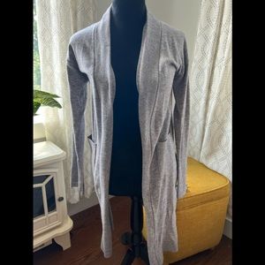Long lightweight sweater with pockets
